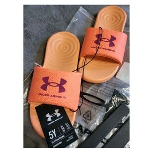 💕 NEW! Under Armor 5Y/Women's 7 Sandals Slides PEACH/light ORANGE NWT! $23